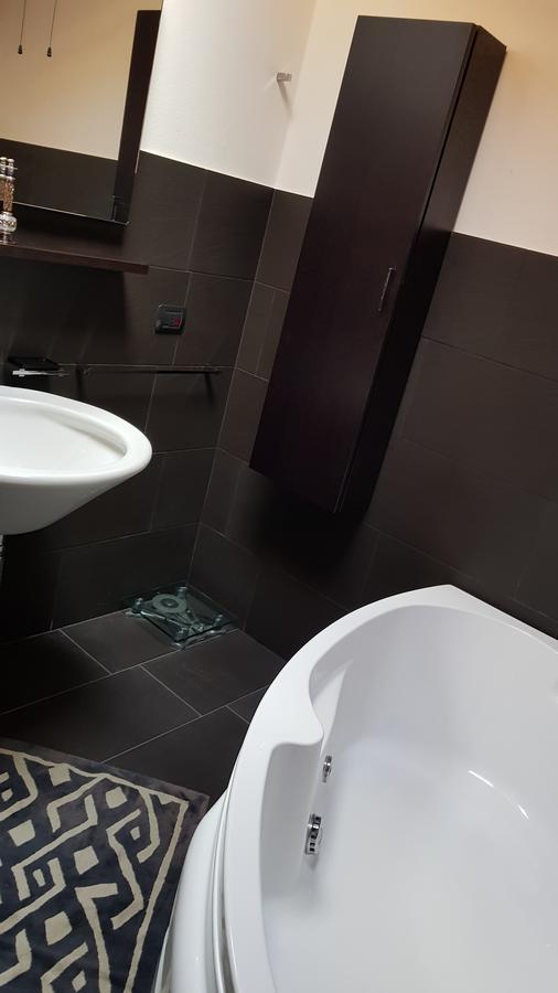 B&B Benessere La Casa Nera Брено Экстерьер фото